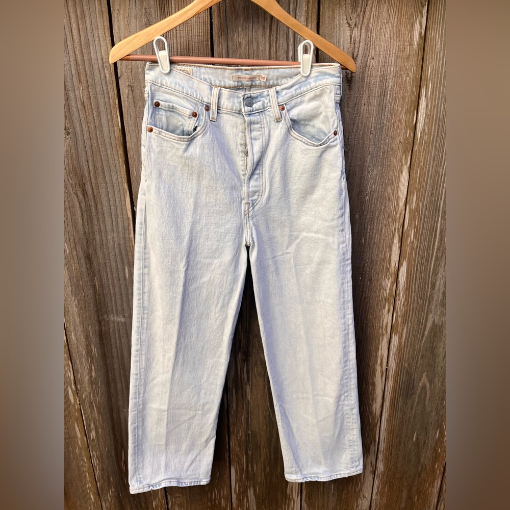 Levi’s Ribcage Straight Ankle Jeans in Light Blue Stone Wash | Sz 29